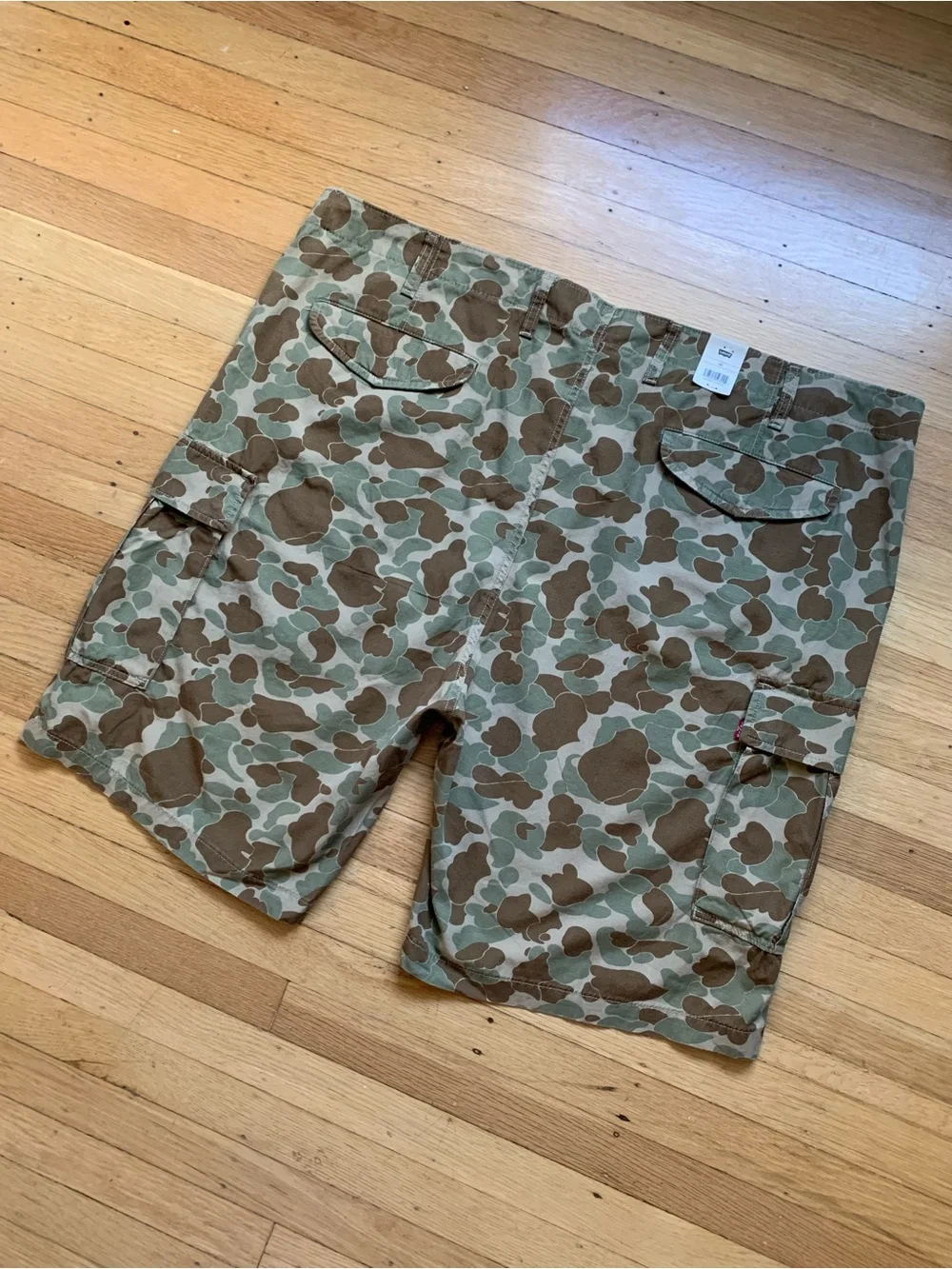 NWT Levi's Carrier Cargo Olive & Brown 100% Cotton Camouflage 10” Shorts Size 48